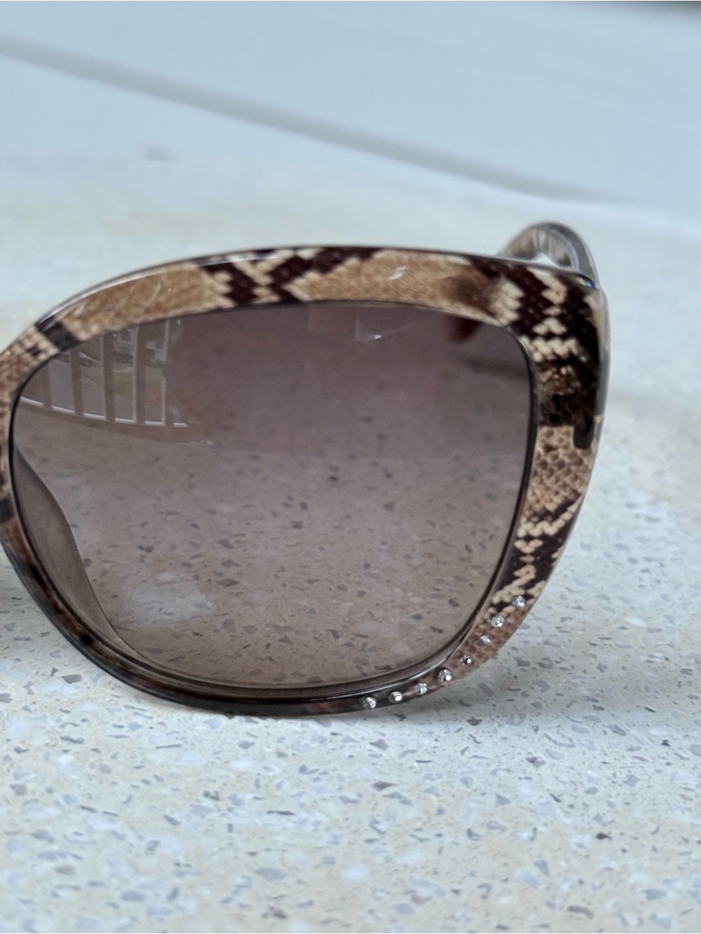 Guess Women's Cat-Eye Sunglasses in Brown Snake-Print GF0383-45F - Picture 10 of 12